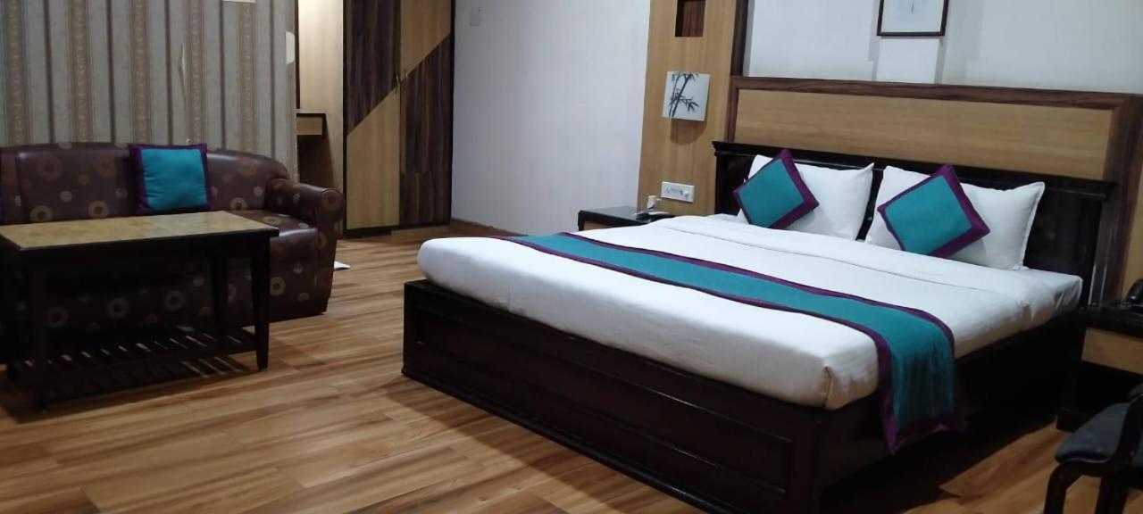 Hotel Little Palace Дибругар Екстериор снимка