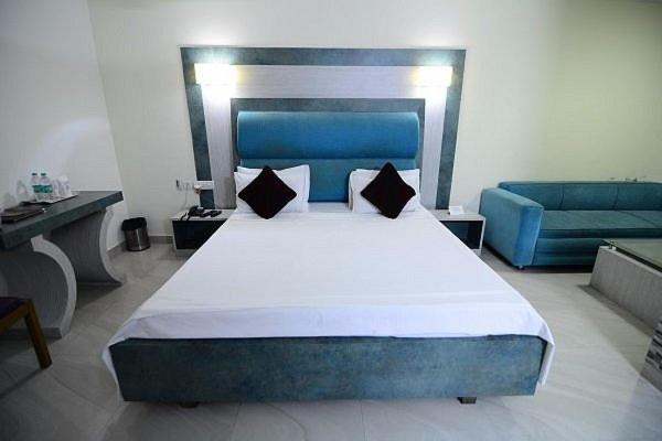 Hotel Little Palace Дибругар Екстериор снимка