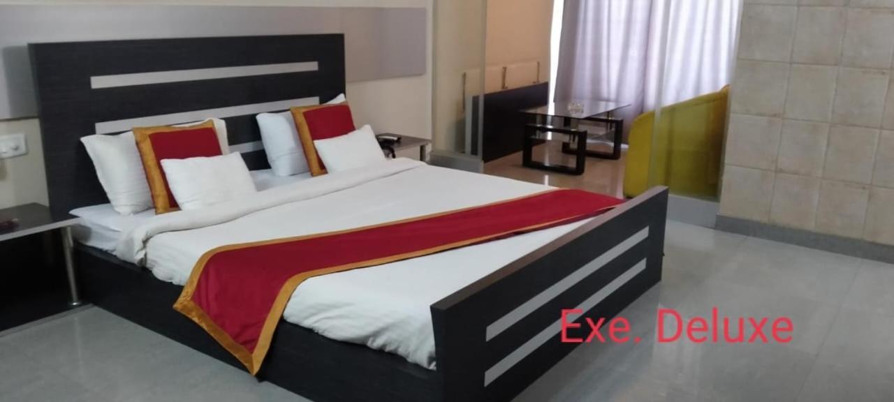 Hotel Little Palace Дибругар Екстериор снимка